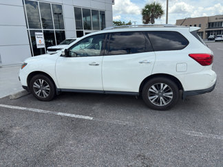 Used 2018 Nissan Pathfinder SV image 1