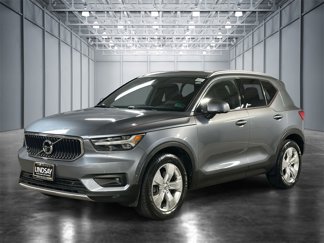 Used 2019 Volvo XC40 T5 Momentum image 1