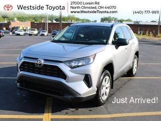 Used 2021 Toyota RAV4 LE image 1
