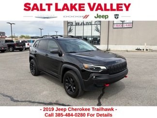 Used 2019 Jeep Cherokee Trailhawk w/ Comfort/Convenience Group image 1