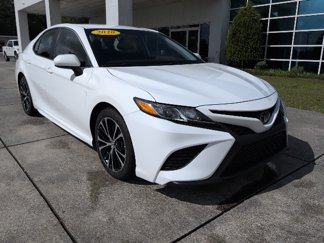 Used 2020 Toyota Camry image 1