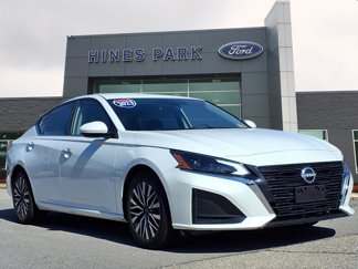 Used 2023 Nissan Altima 2.5 SV image 1