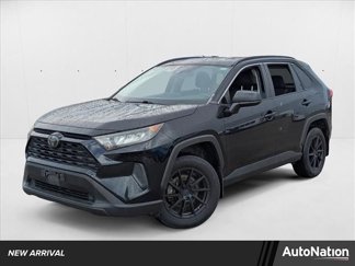Used 2019 Toyota RAV4 LE image 1