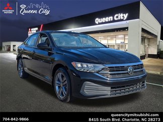 Used 2023 Volkswagen Jetta SE image 1