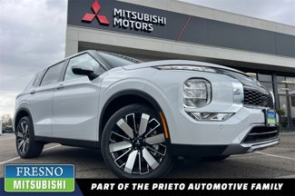 New 2025 Mitsubishi Outlander SE image 1