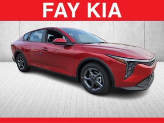 New 2025 Kia K4 LXS image 1