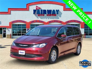 Used 2023 Chrysler Voyager LX image 1
