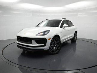 Certified 2025 Porsche Macan image 1