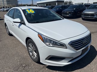 Used 2016 Hyundai Sonata SE image 1