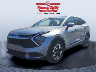 Used 2024 Kia Sportage LX image 1