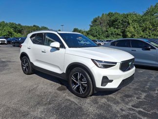Certified 2025 Volvo XC40 B5 Core image 1