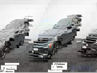 Used 2022 Volkswagen Tiguan SE image 1
