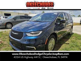 New 2025 Chrysler Pacifica Select image 1