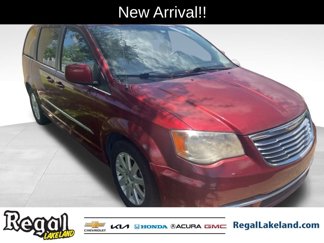 Used 2014 Chrysler Town & Country Touring image 1