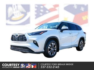 Used 2021 Toyota Highlander XLE image 1