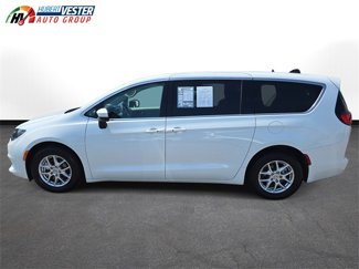 Used 2023 Chrysler Voyager LX image 1
