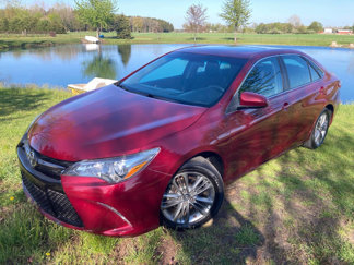 Used 2016 Toyota Camry SE image 1