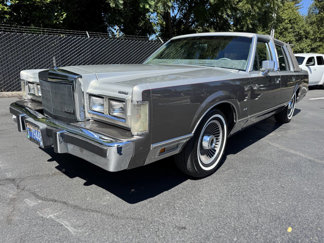 Used 1988 Lincoln Town Car Cartier image 1