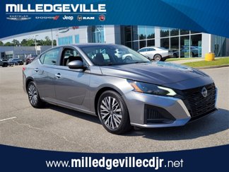 Used 2023 Nissan Altima 2.5 SV image 1