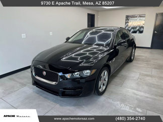Used 2017 Jaguar XE image 1
