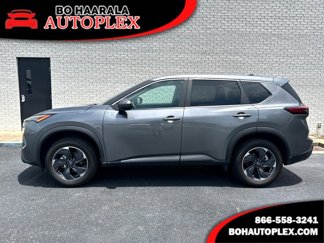 Used 2024 Nissan Rogue SV image 1