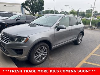 Used 2016 Volkswagen Touareg VR6 image 1