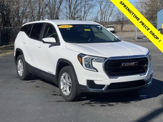 Used 2024 GMC Terrain SLE image 1