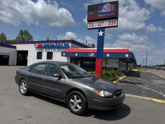 Used 2003 Ford Taurus SE image 1