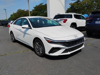 Used 2024 Hyundai Elantra SEL image 1