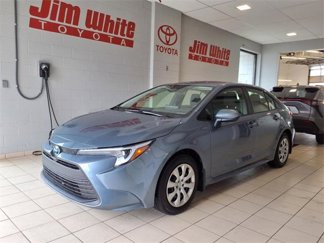 Certified 2025 Toyota Corolla LE image 1