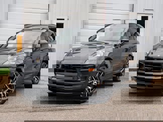 Certified 2025 Porsche Macan image 1