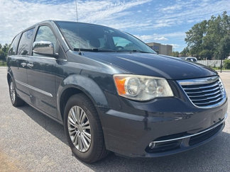 Used 2013 Chrysler Town & Country Touring-L w/ Driver Convenience Group image 1