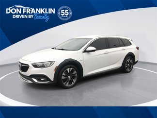 Used 2018 Buick Regal Essence w/ Sights and Sounds Package image 1