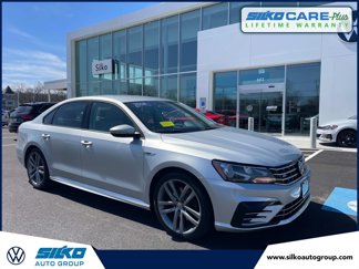 Used 2018 Volkswagen Passat 2.0T R-Line image 1