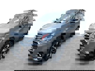 Used 2018 Chevrolet Traverse LT image 1
