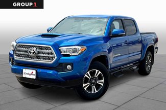 Used 2017 Toyota Tacoma TRD Sport image 1