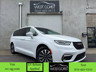 Used 2022 Chrysler Pacifica Touring-L w/ Uconnect Theater Family Group image 1