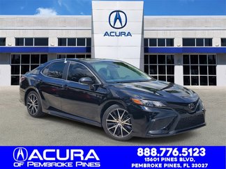 Used 2021 Toyota Camry SE image 1
