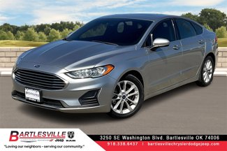 Used 2020 Ford Fusion SE image 1