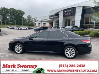 Used 2018 Toyota Camry LE image 1