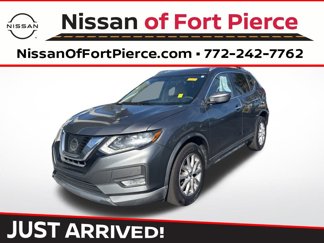 Used 2017 Nissan Rogue SV image 1
