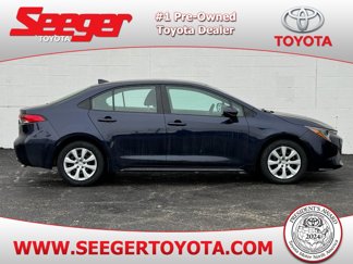 Certified 2022 Toyota Corolla LE image 1