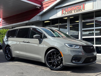 Used 2022 Chrysler Pacifica Limited w/ S Appearance Package image 1