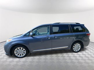 Used 2015 Toyota Sienna LE image 1