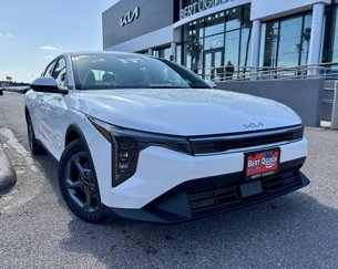 New 2025 Kia K4 LXS image 1