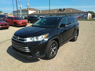 Used 2017 Toyota Highlander LE image 1