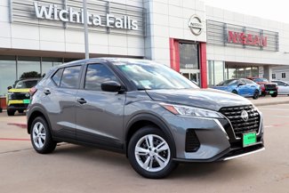 New 2025 Nissan Kicks Play S image 1