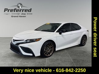 Used 2023 Toyota Camry SE image 1