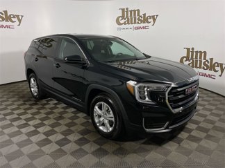 Used 2022 GMC Terrain SLE image 1