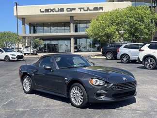 Used 2018 FIAT 124 Spider Classica w/ Technology & Siriusxm Group image 1